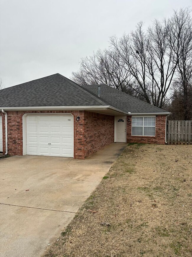 Building Photo - 142-144 Northaven