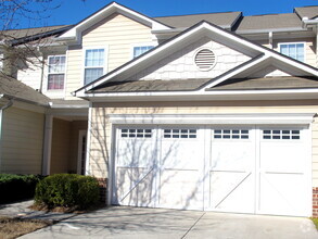 Building Photo - BEAUTIFUL 3 BEDROOM 2.5 BATH TOWN HOME AVA...