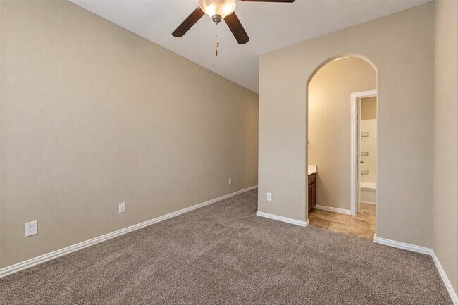 Building Photo - 42 Black Swan Ct