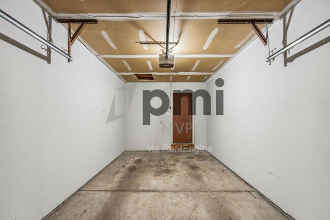 Building Photo - 3783 Petzinger Rd