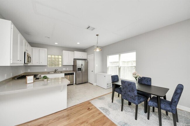 Building Photo - 3718 Main Poplar Dr