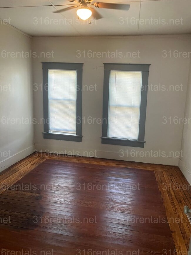 Building Photo - $1150 - 3 bed 1 bath - Single Family Home