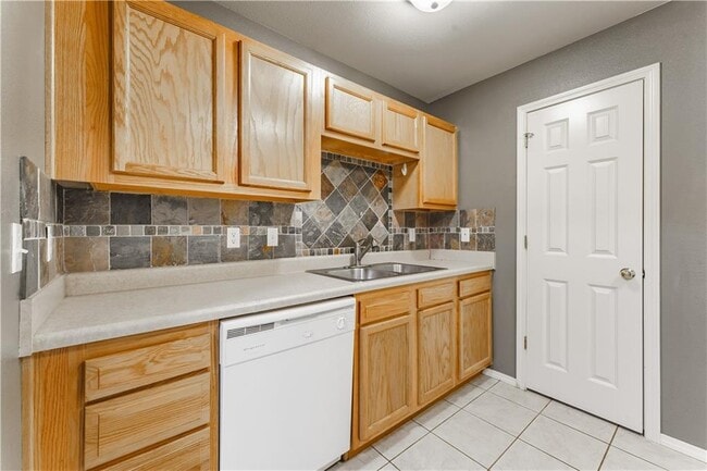 Building Photo - 4603 SW Limestone Ave