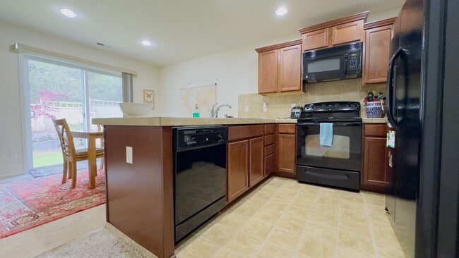 Building Photo - 4 Bedroom + Office in NE Lacey - Fully Fenced Yard and Minutes from freeway and JBLM - Available ...
