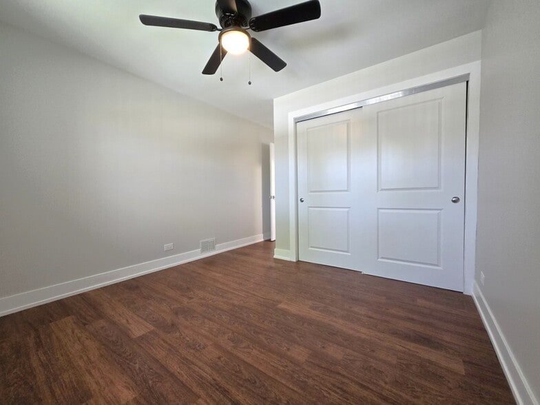 Building Photo - 1002 E Callero Cir