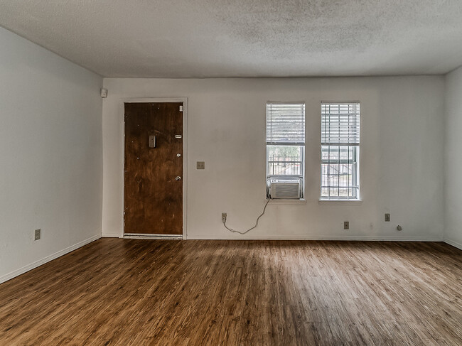 Primary Photo - 818 Greenvale Rd