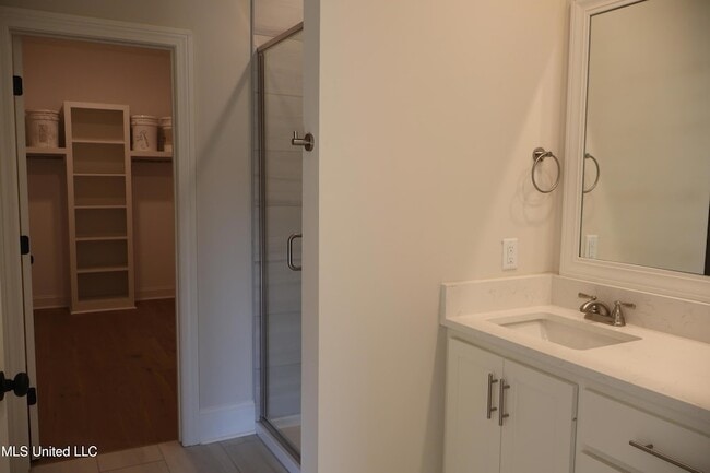 Building Photo - 113 Southern Oak Wy