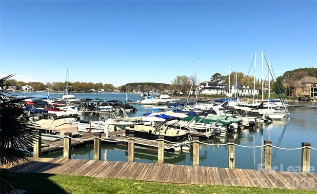 Building Photo - 18695 Vineyard Point Ln