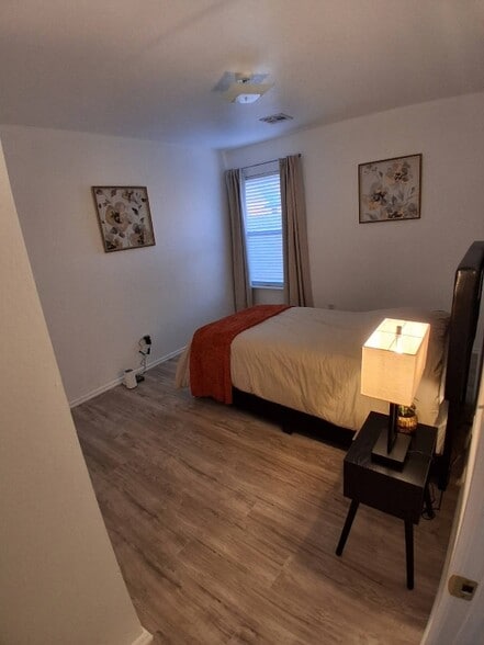 Building Photo - 2 Cloverdale and Wheatland