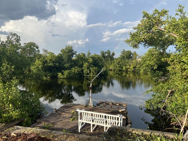 Building Photo - Saltwater canal home