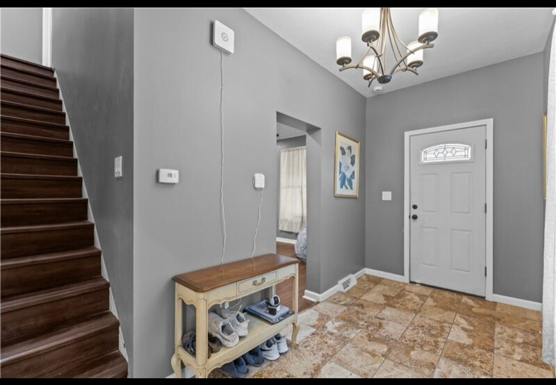 Building Photo - 376 Maple Ave