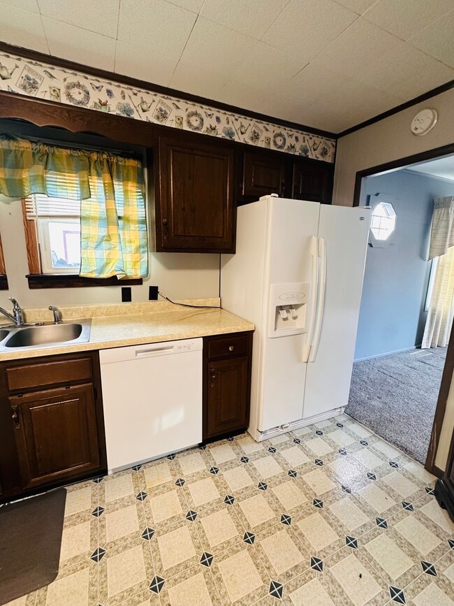 Building Photo - 1031 Field Dr