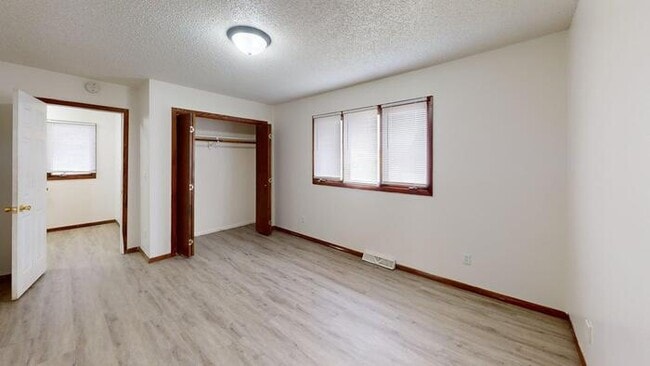 Building Photo - 329 W Indiana Ave