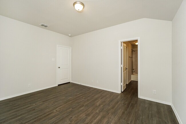 Building Photo - 9422 Somers Bend