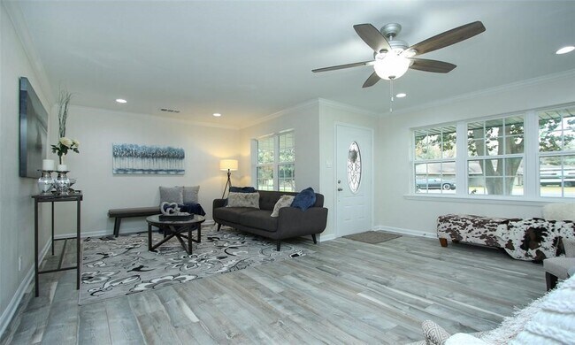 Building Photo - 8741 Blankenship Dr