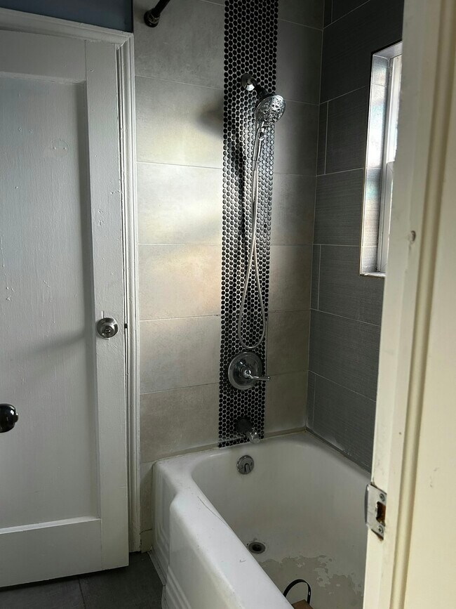 Building Photo - 400 S Raleigh St