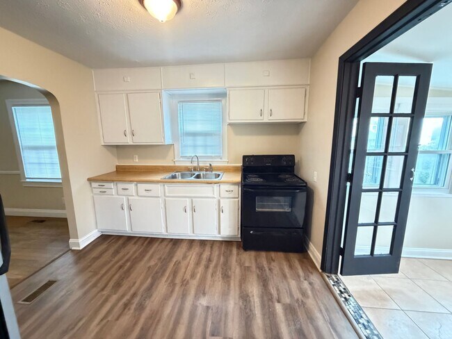 Building Photo - 3 bedroom charmer in Germantown
