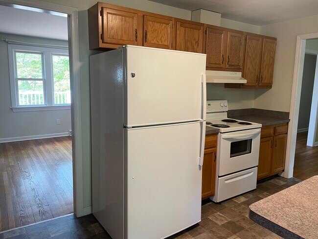 Building Photo - 85 Valley Rd