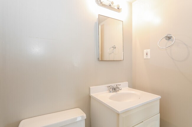 Building Photo - 1910 T St NW