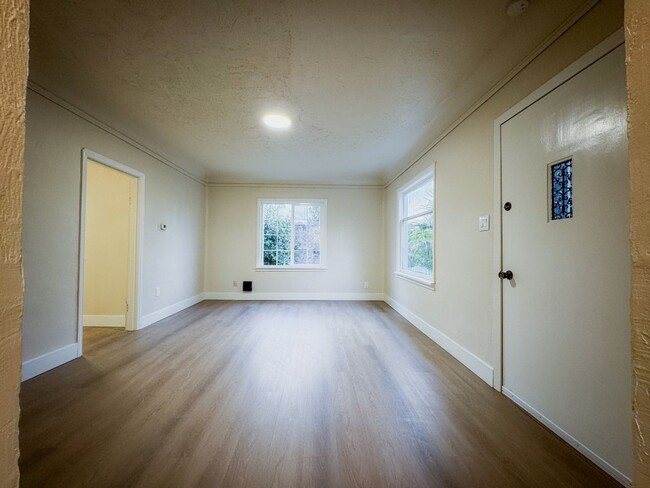 Building Photo - 4Bd/2BA Seattle House