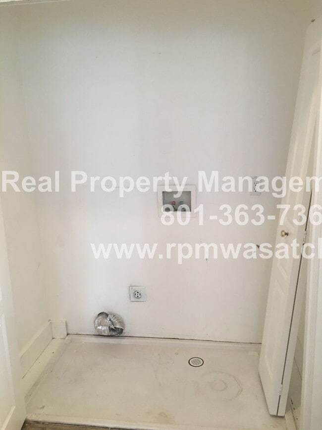 Building Photo - Great 4 bedroom 2 bath West Valley Home