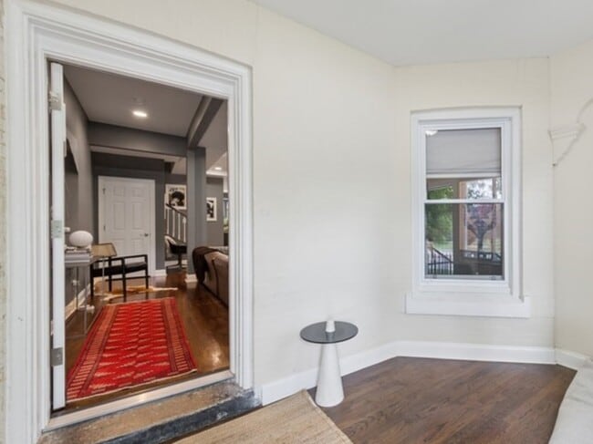 Building Photo - 4229 S Prairie Ave
