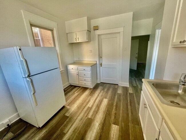 Building Photo - 1 Bed 1 Bath- Pittsburgh PA