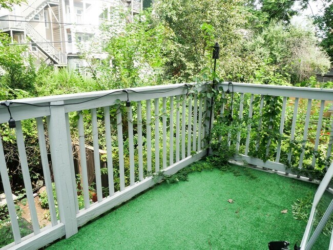 Building Photo - 140 Trenton St