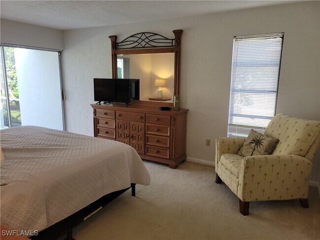Building Photo - 735 High Pines Dr