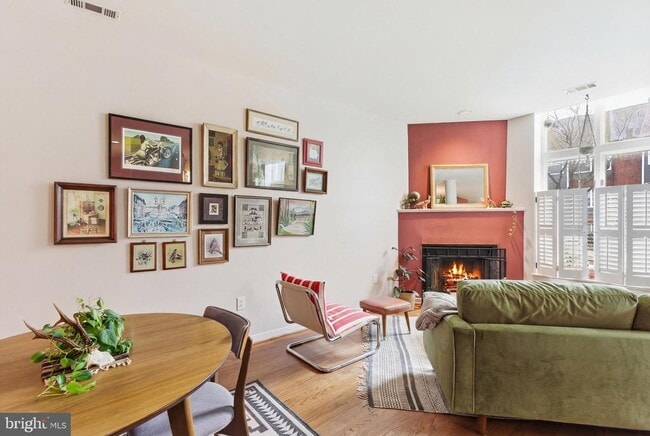 Building Photo - 122 W Henrietta St