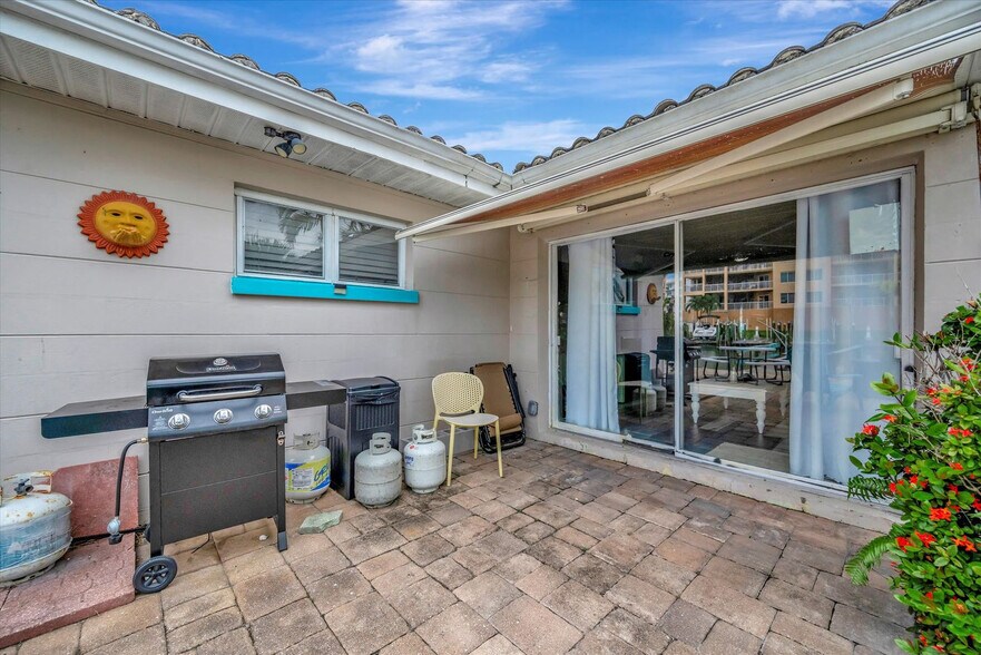 Building Photo - 11420 1st St E