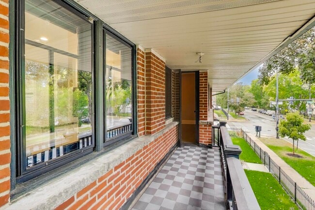 Building Photo - 1601 W Touhy Ave