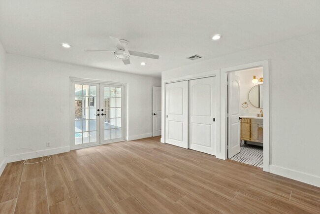 Building Photo - 711 SW 25th Pl