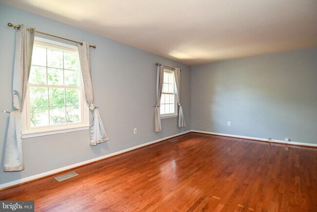 Building Photo - 14 Fenceline Dr