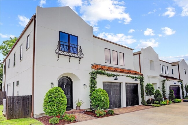 Building Photo - 1715 Maravilla Dr