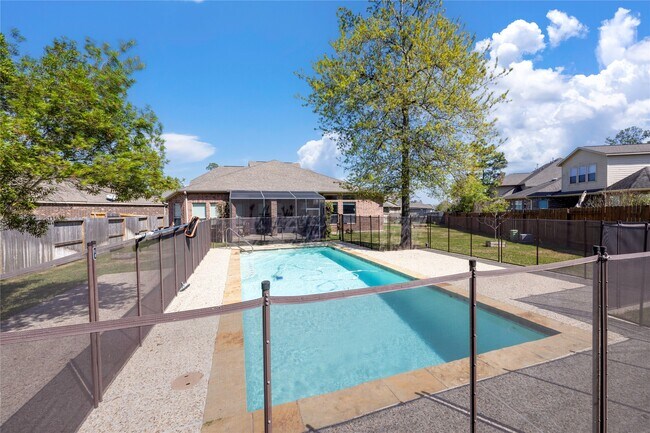 Building Photo - 6743 Honeycrest Lane