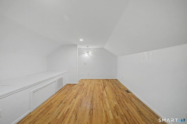 Building Photo - 7 Dean St