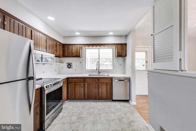 Building Photo - 14207 Gaines Ave