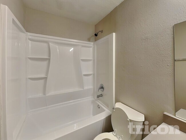 Building Photo - 5001 Oregon Ct