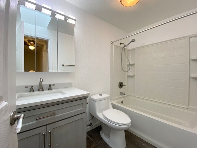 Building Photo - Charming 3 bedroom Federal Way home