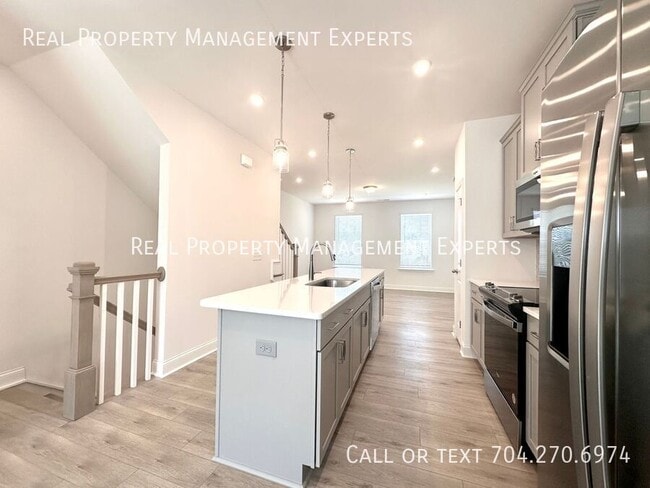 Building Photo - 5008 Layman Dr