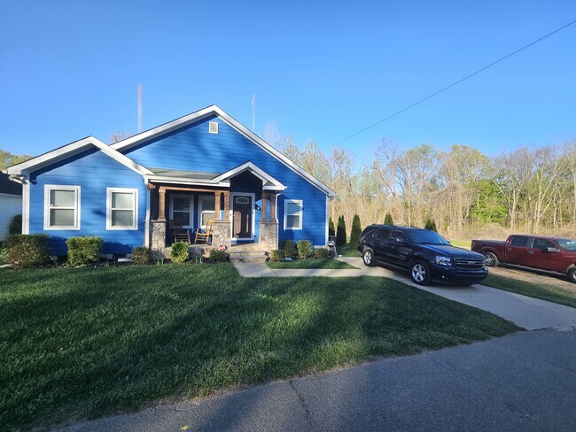 Building Photo - 2737 Celia Ave