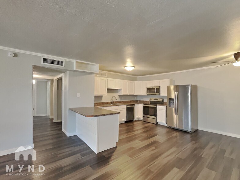 Building Photo - 5650 S 46th Pl