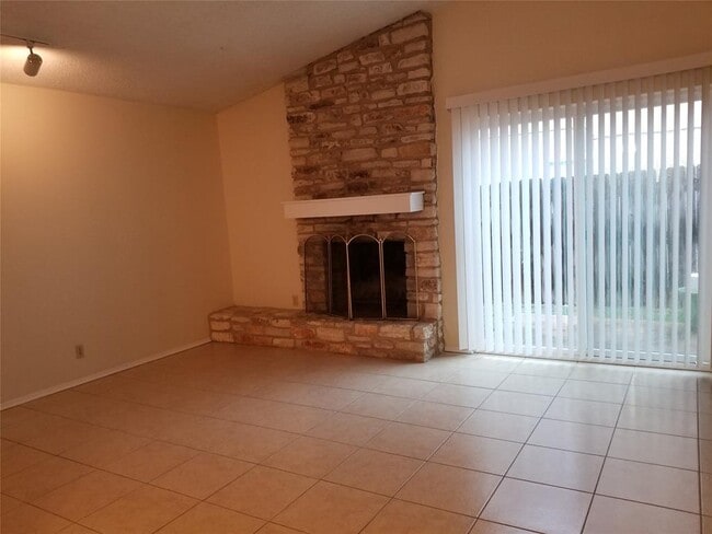 Building Photo - 2804 Thrushwood Dr