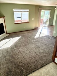 Building Photo - Beautiful 3 bedroom, 2.5 bath Townhome wit...
