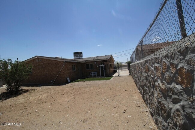 Building Photo - 2529 Jackson Ave