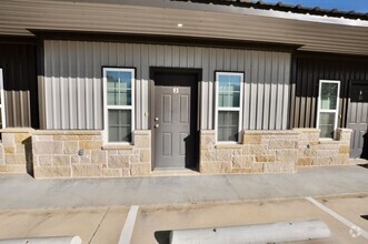 Building Photo - FOR LEASE - Nice 1 BR – 1 BA Unit With Sta...