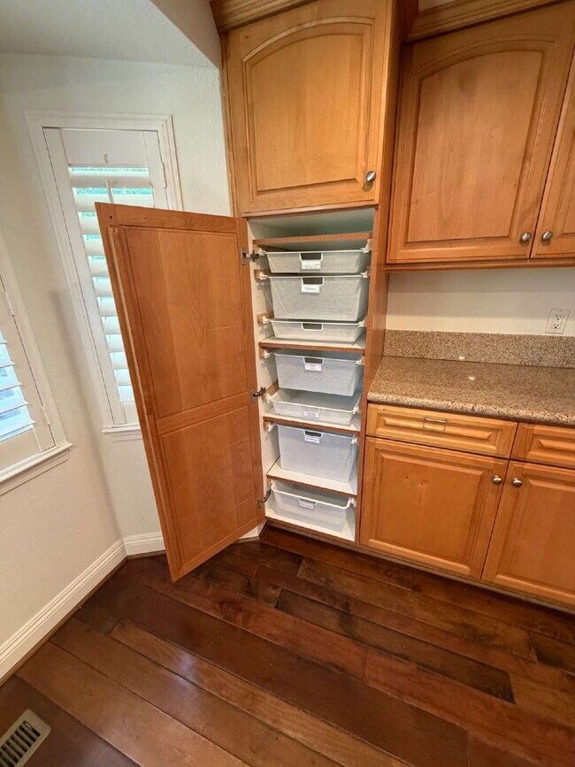 Building Photo - "Charming 4-Bed Oasis with Granite Touches with Tennis and Poolside Bliss steps away in Danville!"