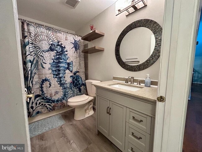 Building Photo - 904B Oliphant Ln