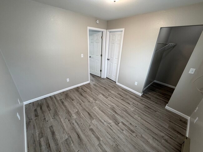 Building Photo - Fairway Court